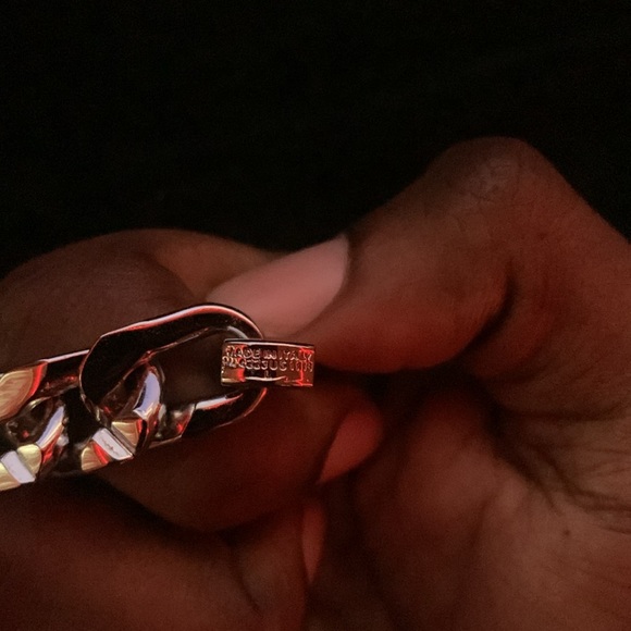 LV Chain Links Bracelet - Picture 5 of 5